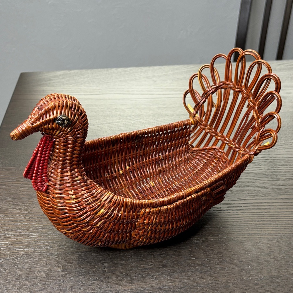Vintage Large Brown Wicker Turkey Basket Trinkets Thanksgiving Table Decor